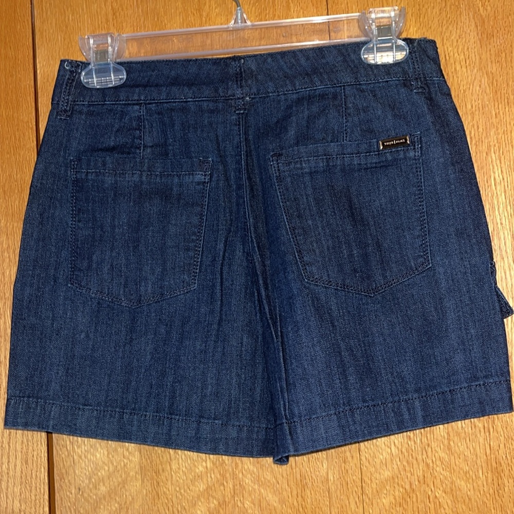 White House black market size 2 WHBM 5" dark stretch denim blue Jean shorts EUC